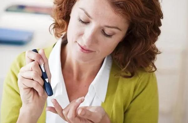 血液粘稠手麻该多注意什么,手麻平时应注意些什么