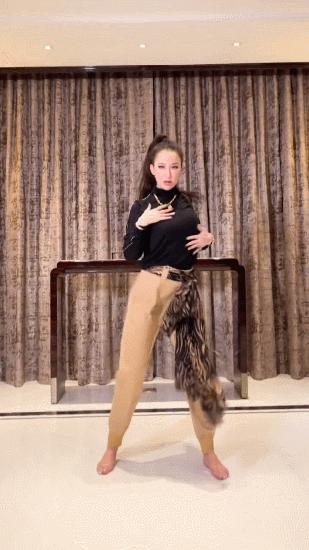 没常识、不识字、不会乘法口诀，这些顶流“文盲”凭什么会红？