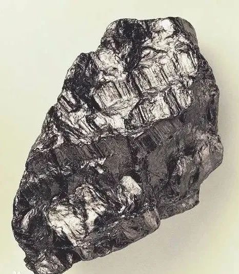 钻石和煤炭的区别,钻石是碳还是煤