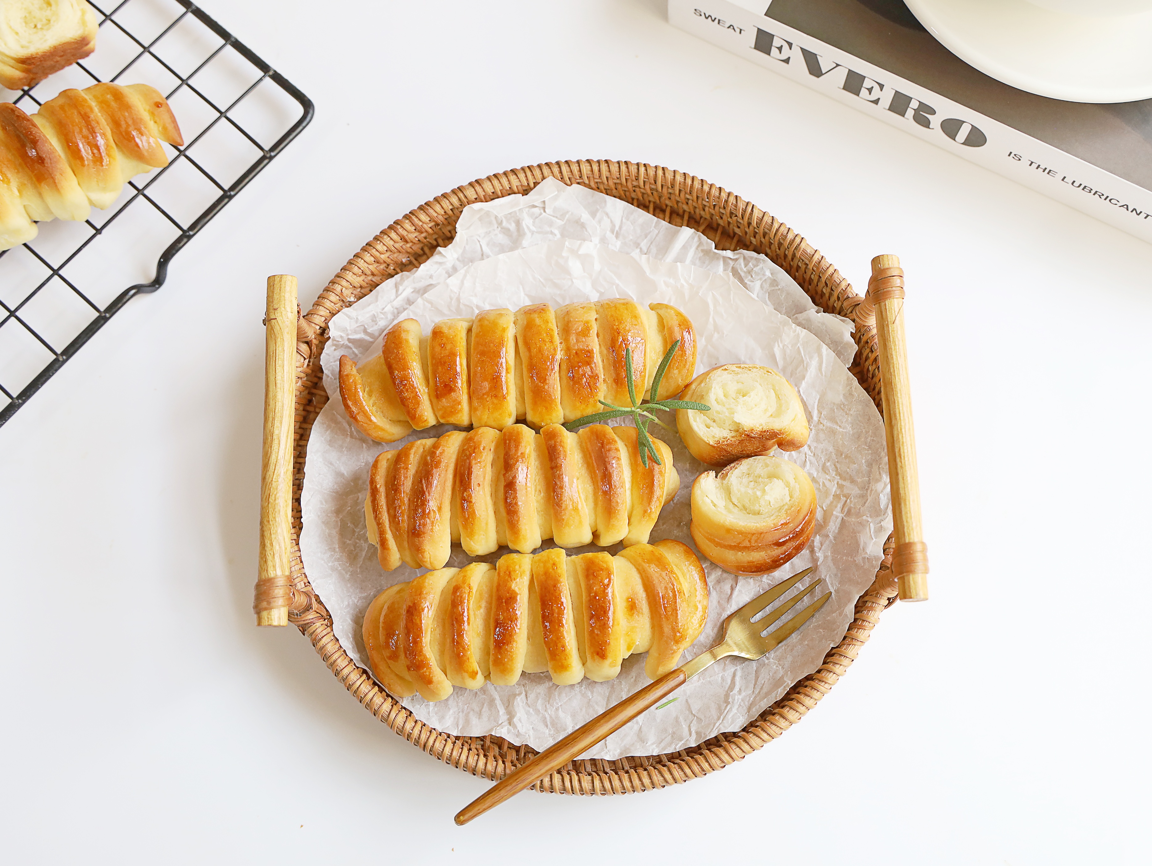 自己在家怎么做毛毛虫面包,毛毛虫面包不用黄油可以做成