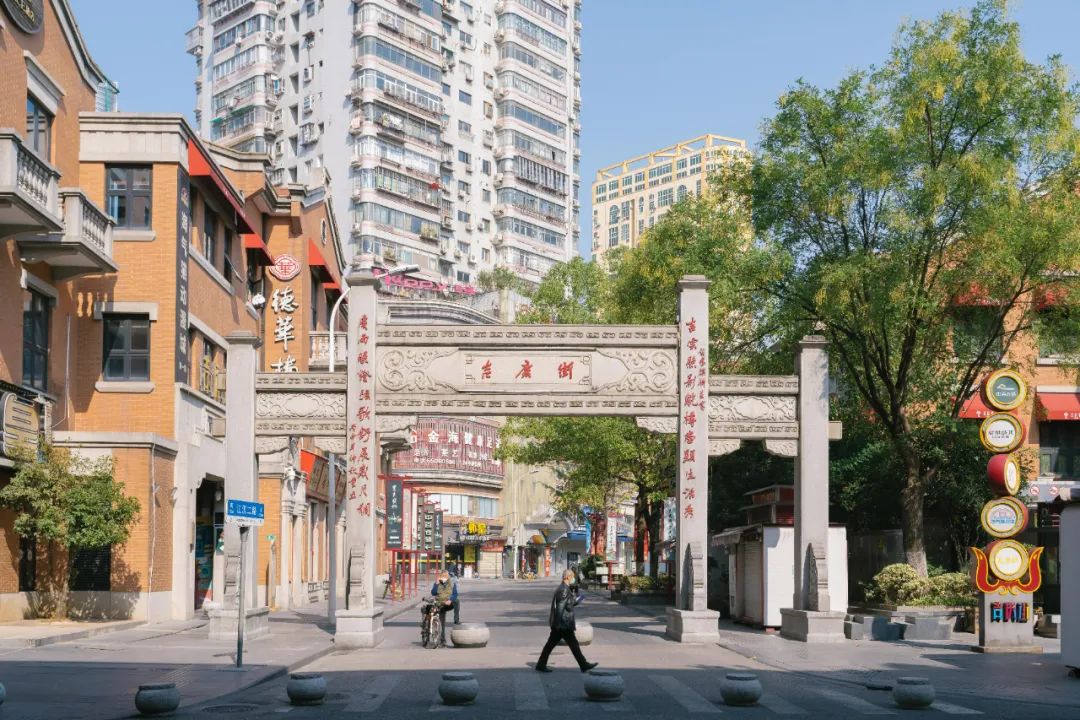 实拍疫情反扑下的武汉美食餐饮店他们怎么样了？