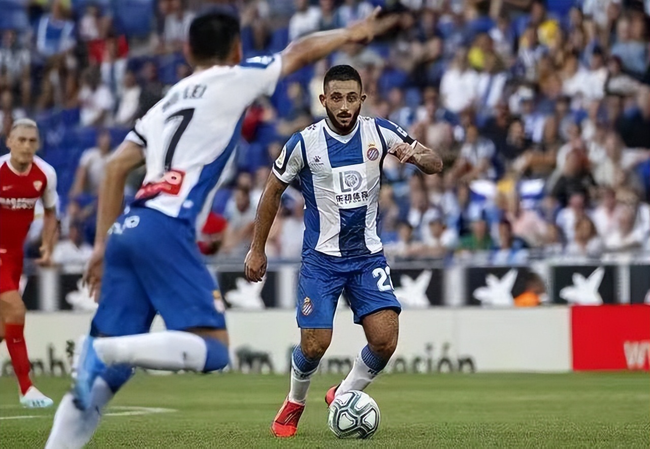 武磊海港客场球衣,武磊接过西班牙球衣