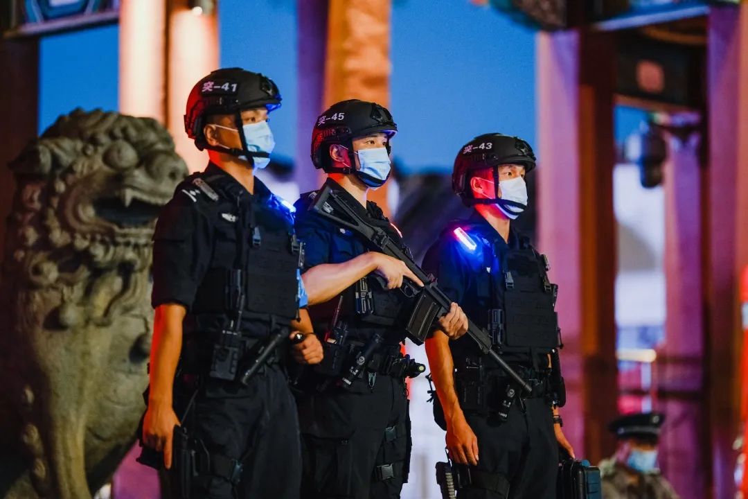 【夏季治安打击整治“百日行动”】福建福州公安持续开展夏夜治安巡查宣防集中统一行动