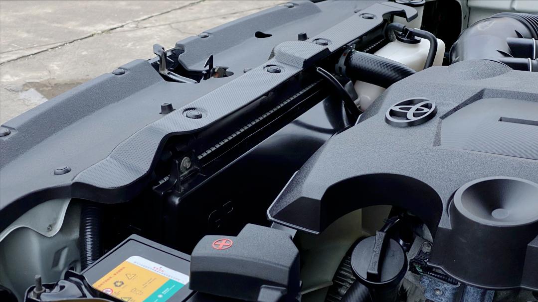 丰田霸道生锈,破旧丰田翻新