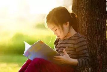 小孩子读课外书读了不知道讲什么,孩子读课外书有哪些需要家长纠正