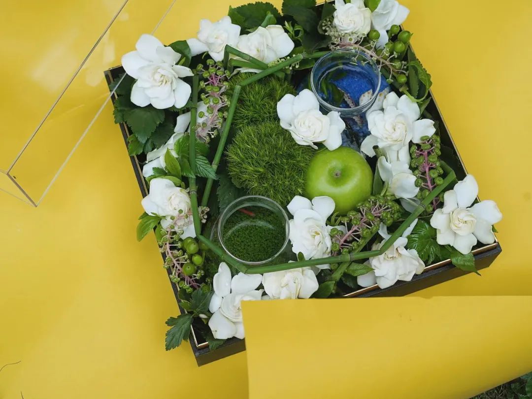 22岁，疫情下开62㎡花店，月营业额做到6万元，独特是他的标签