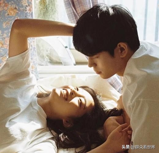 我女朋友认为跟我在一起压力很大，怎么解决呢？