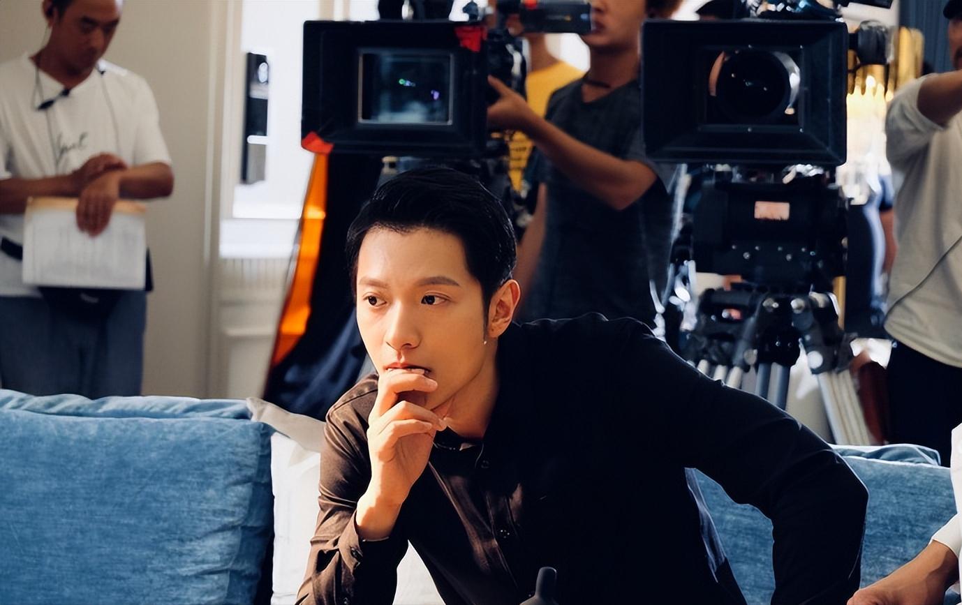 认不出？首届港男冠军回巢无线演技*跃进大**，被封新一代冻龄男神