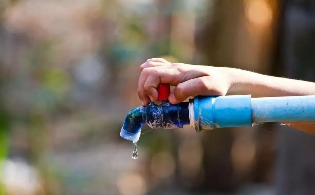 花洒堵住了怎么去除,花洒管子堵住了怎么办