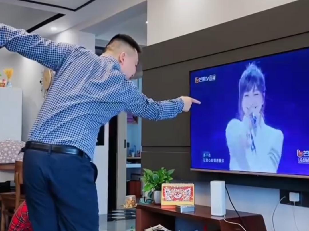 王心凌一个喷嚏炸翻全网,王心凌爆火芒果台被整懵