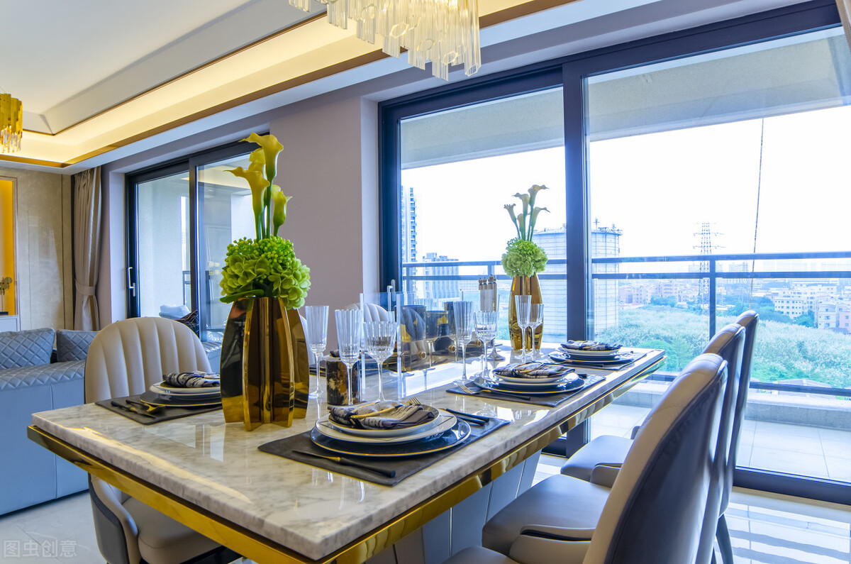 家用餐桌是圆桌好还是方桌好,餐桌方桌和圆桌怎么选