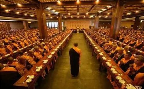 为什么有些人每天要念经,出家人一天念佛几个小时