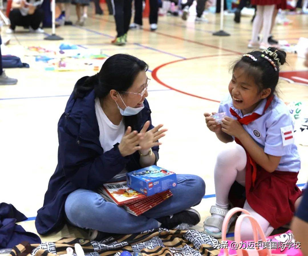 小学生爱心义卖暖人心,以爱为名的义卖
