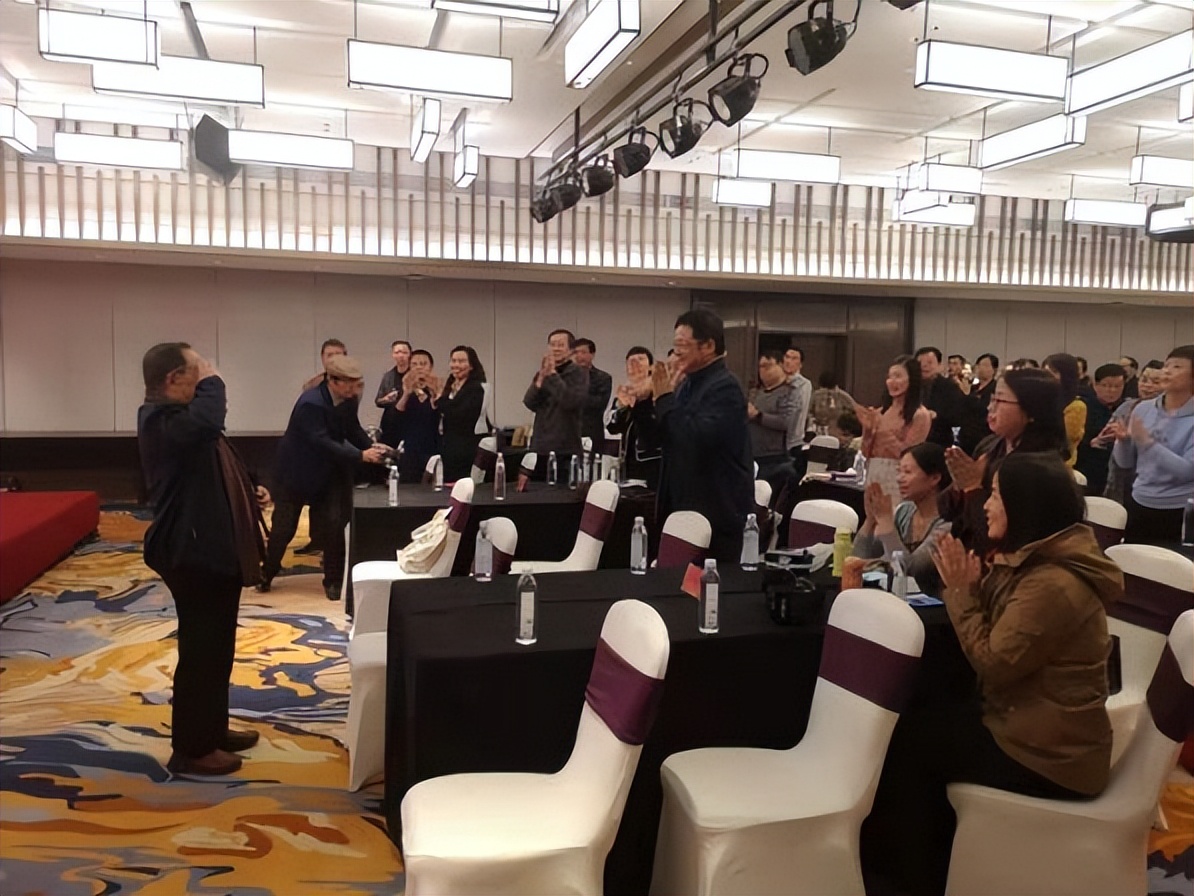 让红色基因薪火相传视频,让红色的基因传承万代千秋演讲