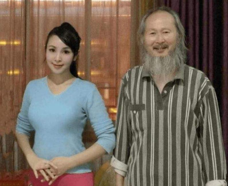 李壮平：女儿自愿当人体模特，6年画了百幅画，富商出资上亿买断