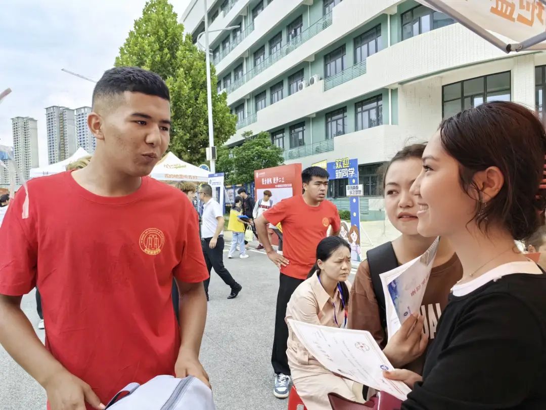 满“新”欢喜！长江职业学院喜迎2023新生！