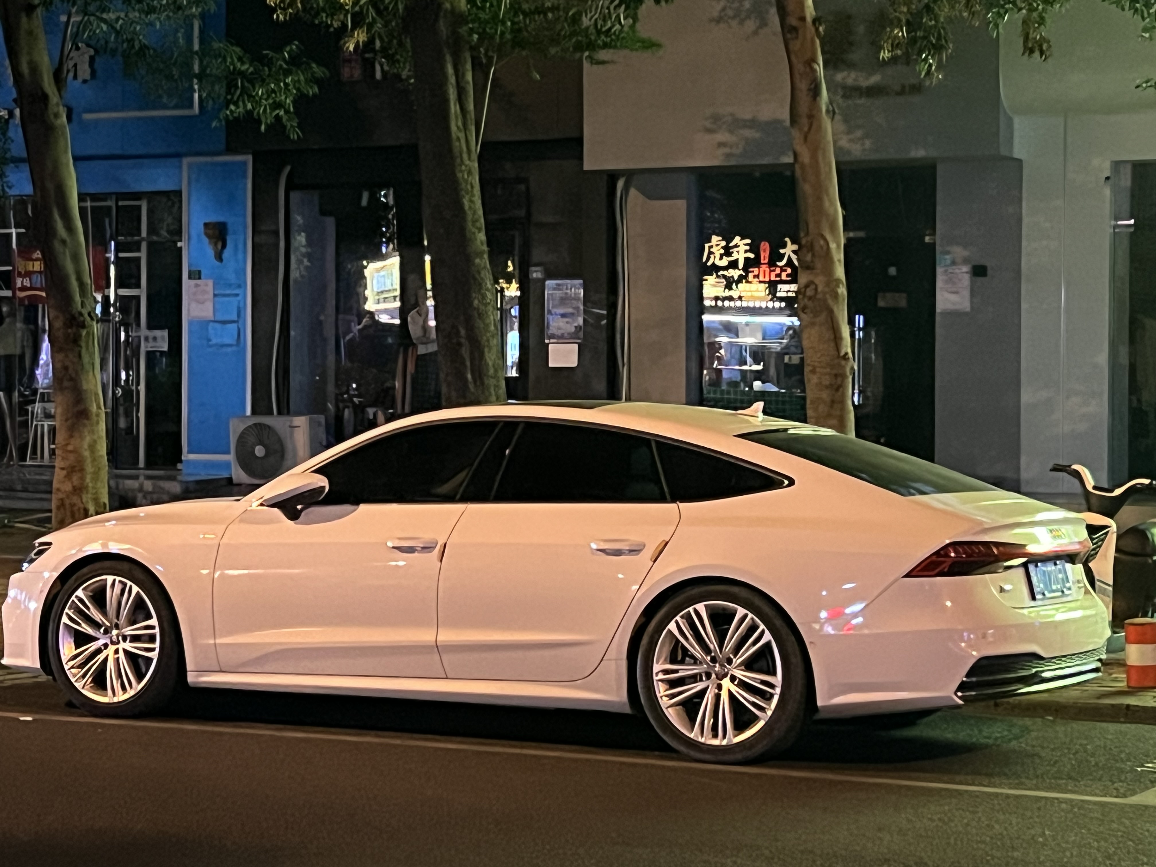 iphone13promax和iphone13pro,iphone13promax现在值得购买吗