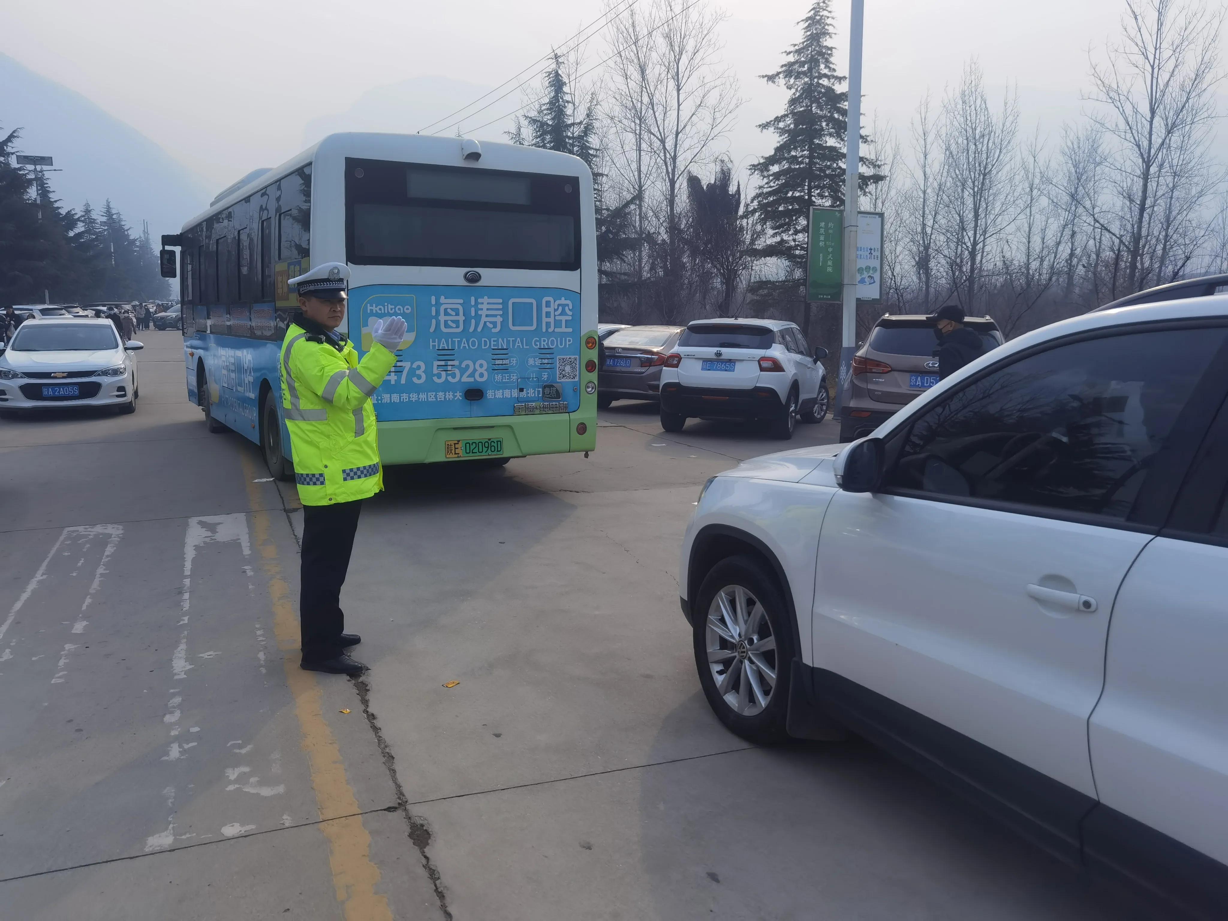 公安春节不打烊民警在岗保平安,县交警圆满完成春节安保任务