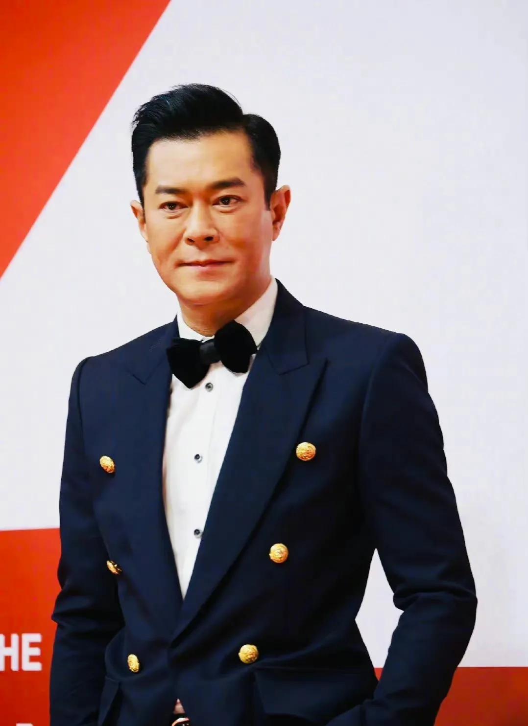 金像影后刘雅瑟获奖现场,金像红毯