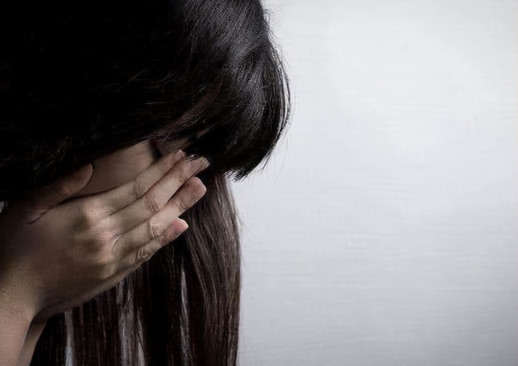 安徽一女子带两女儿投水溺亡事件,安徽一女子劝解下跳河溺亡