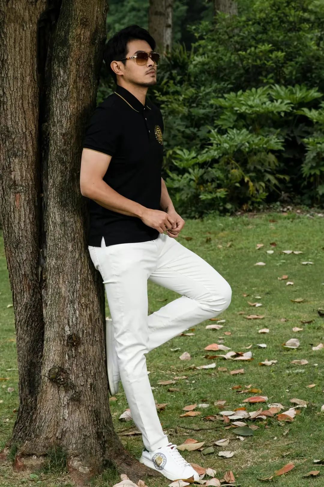 男士夏季黑色polo衫搭配什么裤子,男士夏天黑色polo衫搭配什么裤子