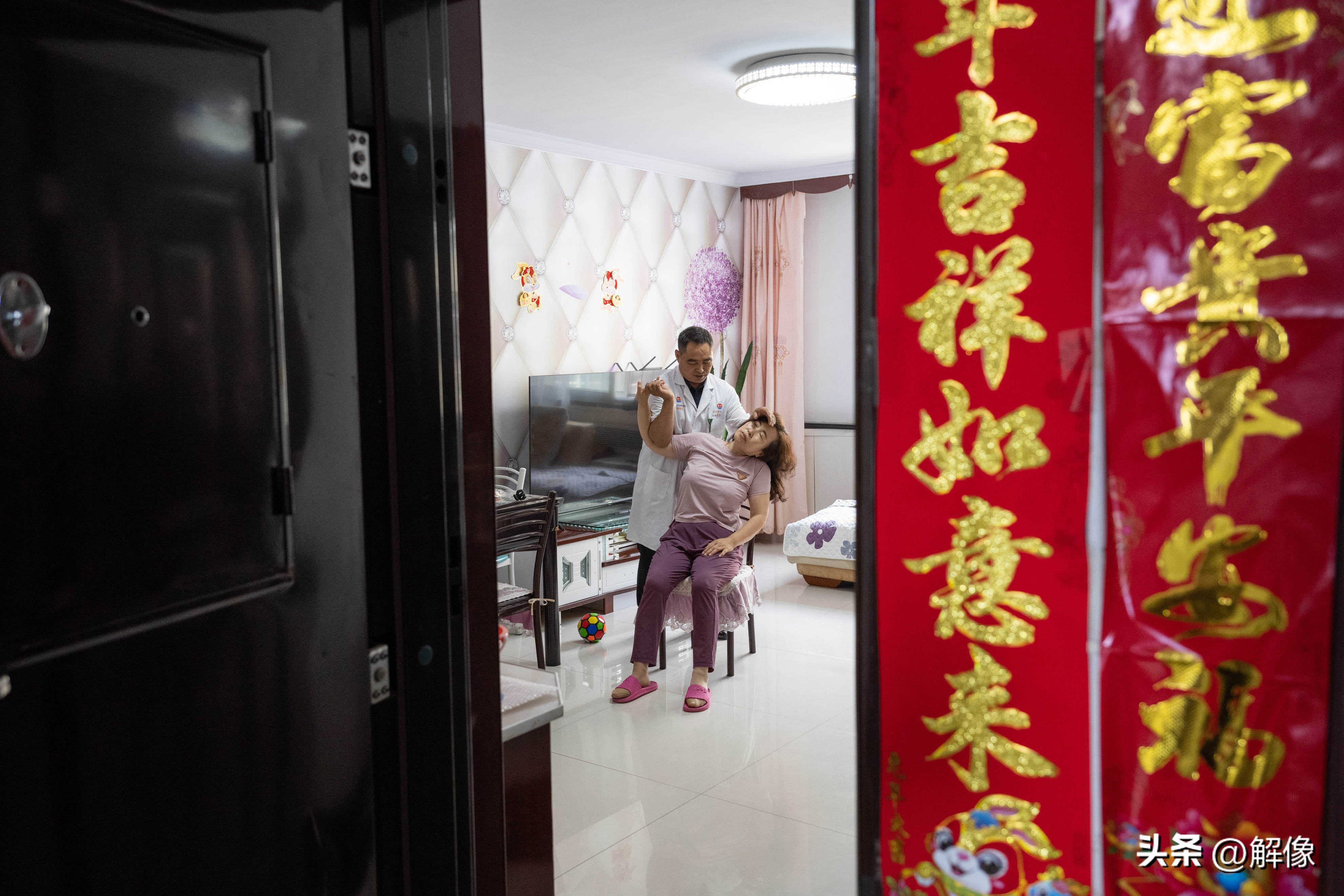 山西残疾村医徒步行医四十余载,山西全日制大专中医乡村医生