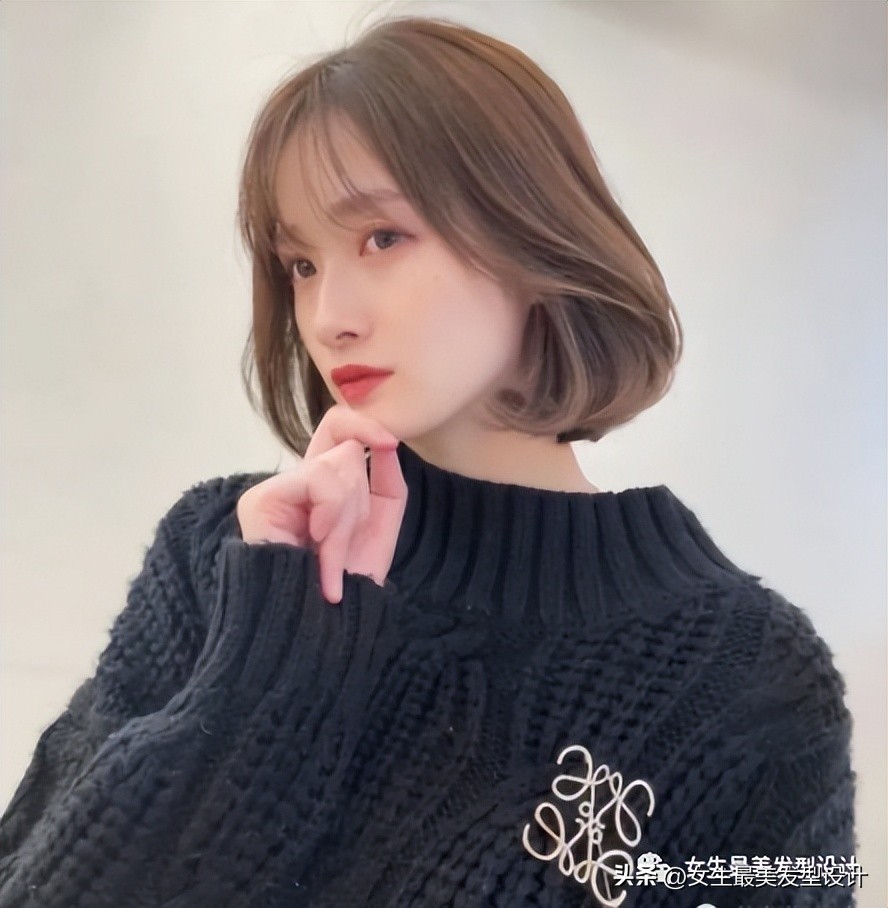 烫短发内扣的步骤,烫外翻内扣卷发教程短发