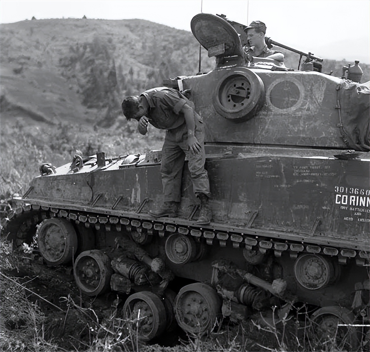 朝鲜军惨败后，后方只剩女性，我军高层严令：犯作风错误者枪毙