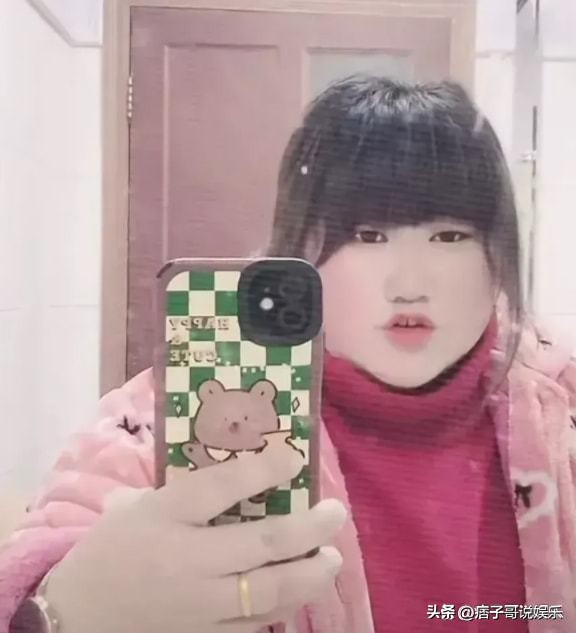 大衣哥儿子和媳妇儿的最新消息,大衣哥儿子小伟订婚了吗