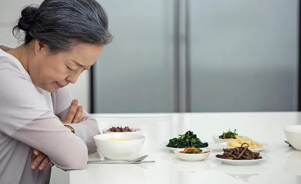 工资4000一双鞋1399，看了儿子信用卡账单，才明白自己当了冤大头