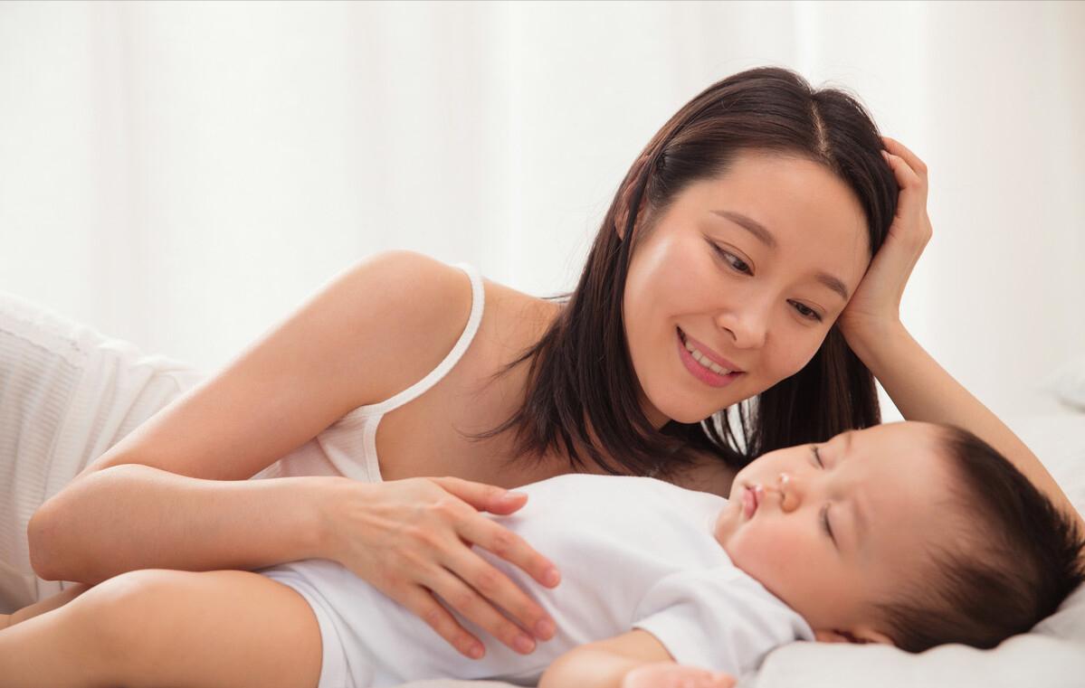 儿童应该睡枕头还是不睡枕头,从小睡枕头与从不睡枕头的娃