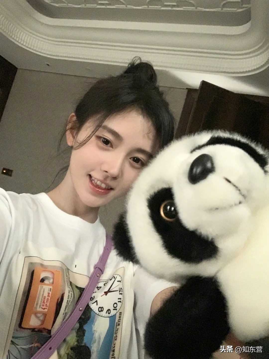 冬天披发好看又显脸小的发型,冬季干净利落减龄的发型