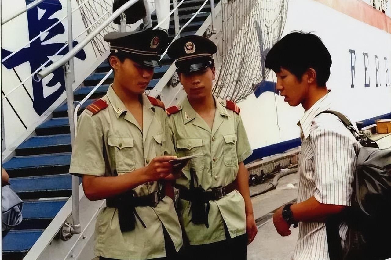 抓捕中国第一悍匪张君一战成名,中国十大悍匪张君团伙照片