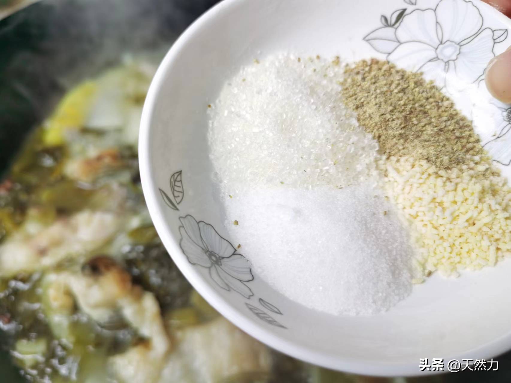 酸菜鱼正宗酸菜鱼的做法,酸菜鱼家常做法鱼肉鲜香滑嫩酸