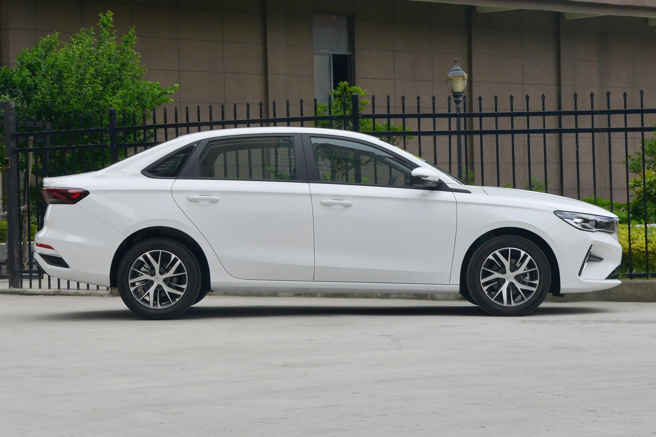 穷人必买的省心4款车国产车,四款车比较经济实用空间大还省油