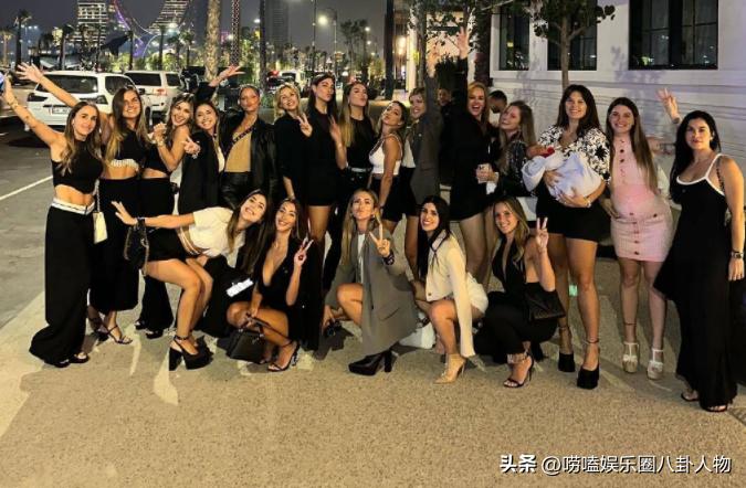 梅西和老婆红毯合影,梅西老婆拿包