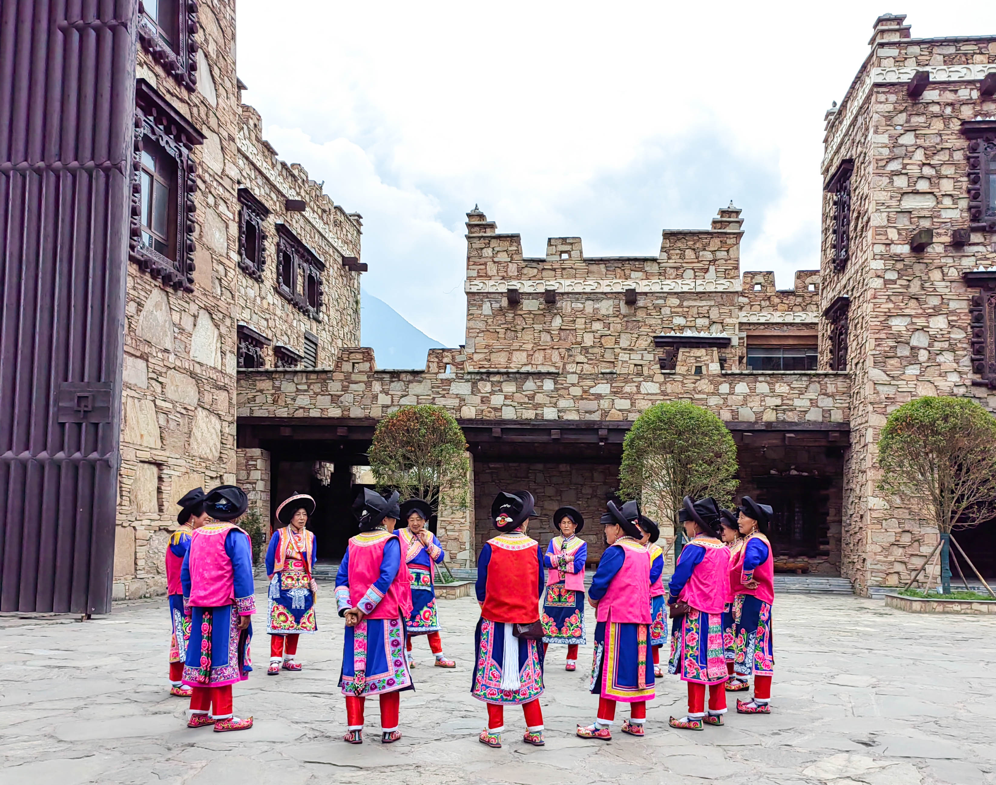 羌族云朵上的舞者,歌曲云朵上的羌族