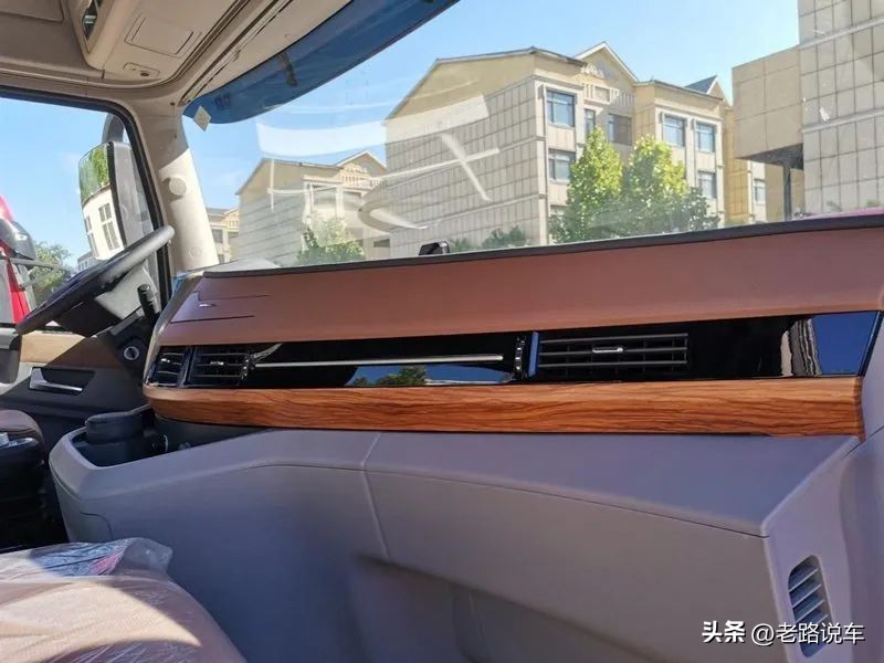 23款东风天龙kx560旗舰牵引车,东风天龙kx530旗舰版