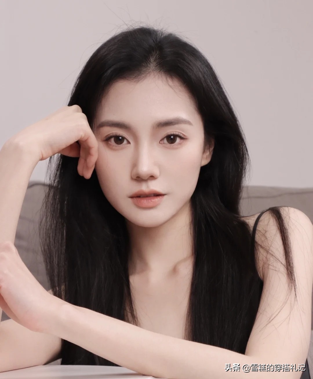 怎么化淡妆显气色,女人应该简单化个淡妆就很好看