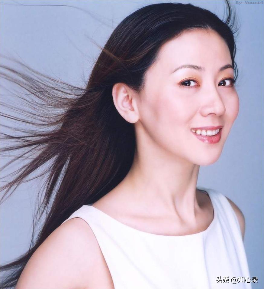 为艺术献身，被丈夫、父亲抛弃的汤加丽，如今46岁仍孤身一人