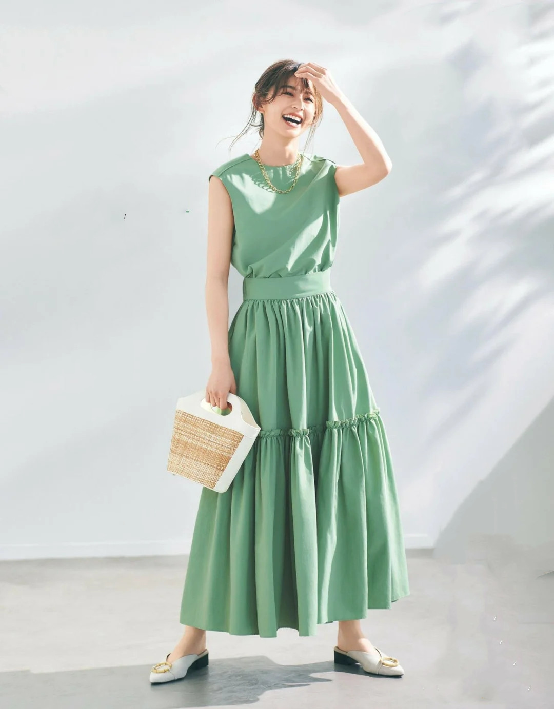 女人不管过没过40岁，都要远离这3个“凉鞋刺客”，不高级不好看