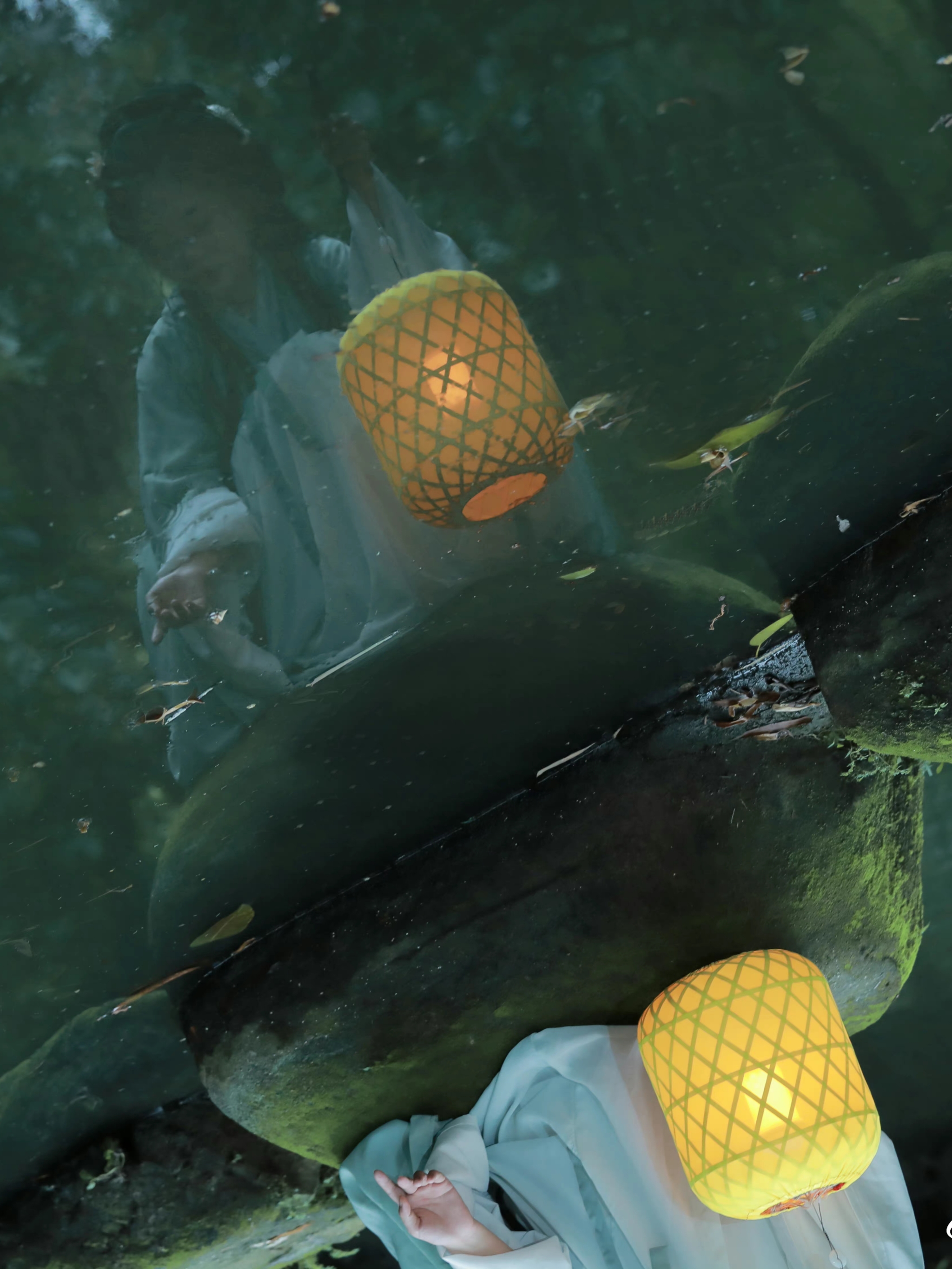 一眼望去相思意，眉间心上都是你