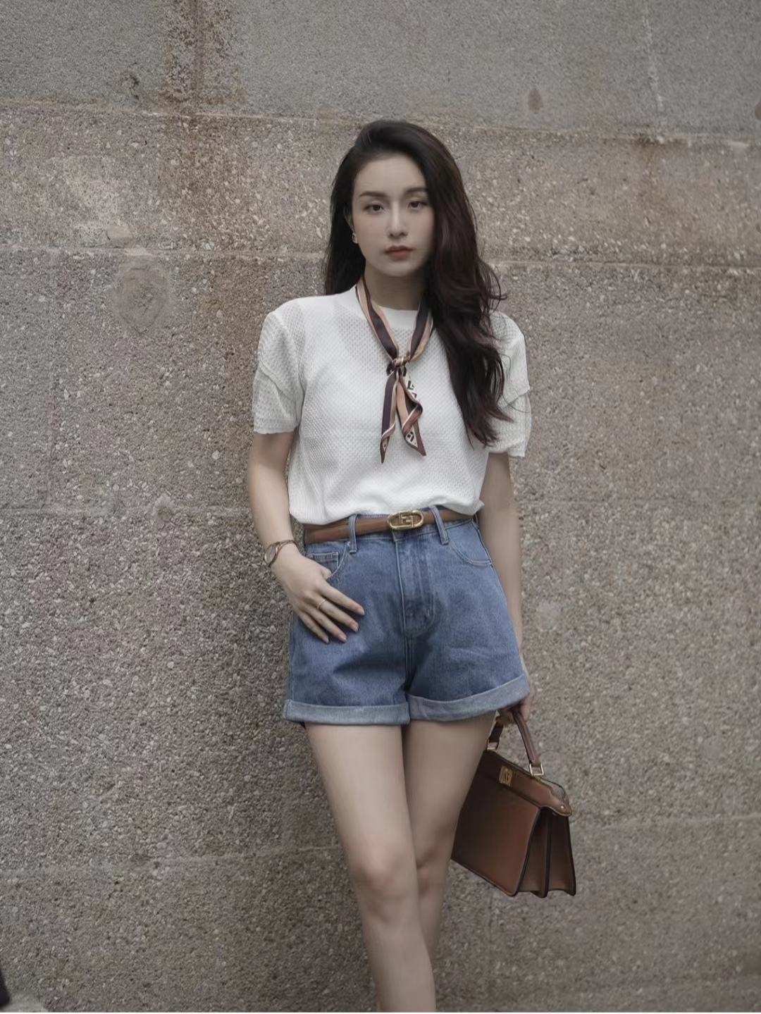夏天短裤上衣搭配什么鞋子好看,白色短裤配什么上衣和鞋子好