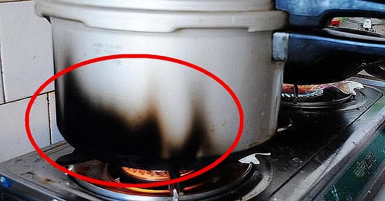 新买的锅锅底发黑怎么回事,康宁玻璃锅锅底发黑怎么清洁