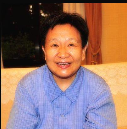 2004年毛刘两家聚会，刘源拉着李讷儿子问：像不像毛伯伯那张照片