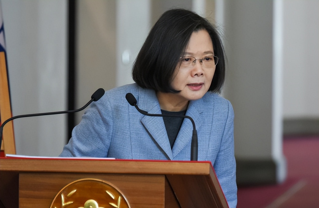 有求必应！不顾民众而对美谄媚！欧崇敬：蔡被美抓住博士造假把柄