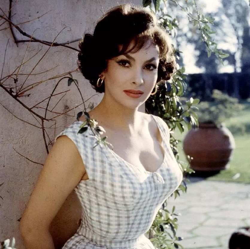 巴黎圣母院人物,电影巴黎圣母院人物特色解读