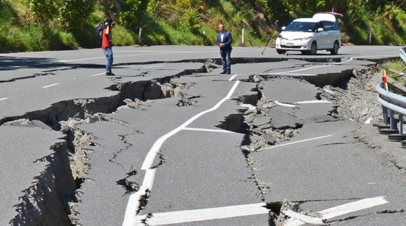 5.12汶川地震是多少级,15.9级地震的样子