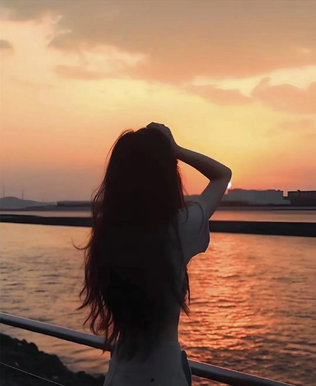 偶尔庆幸自由文案,今日文案活成自己想要的样子