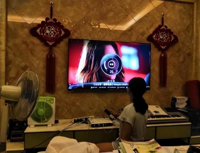 买电视看个寂寞，80%的节目要收费，未来电视机会被淘汰吗？